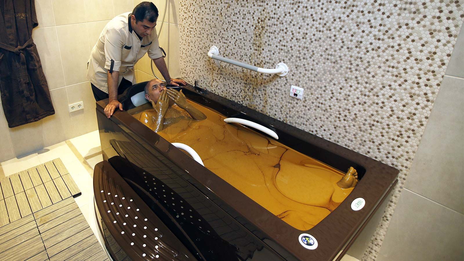 Naftalan: Bathing in Crude Oil for Health