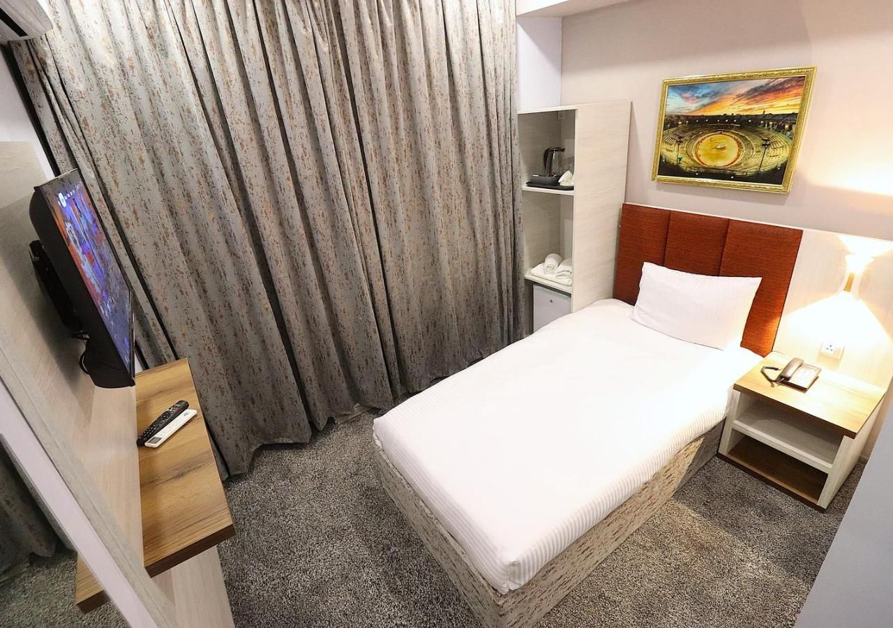 Amazon Hotel - Free Massage