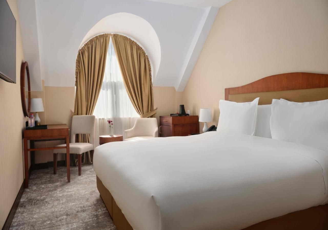 The Central Point Hotel Baku